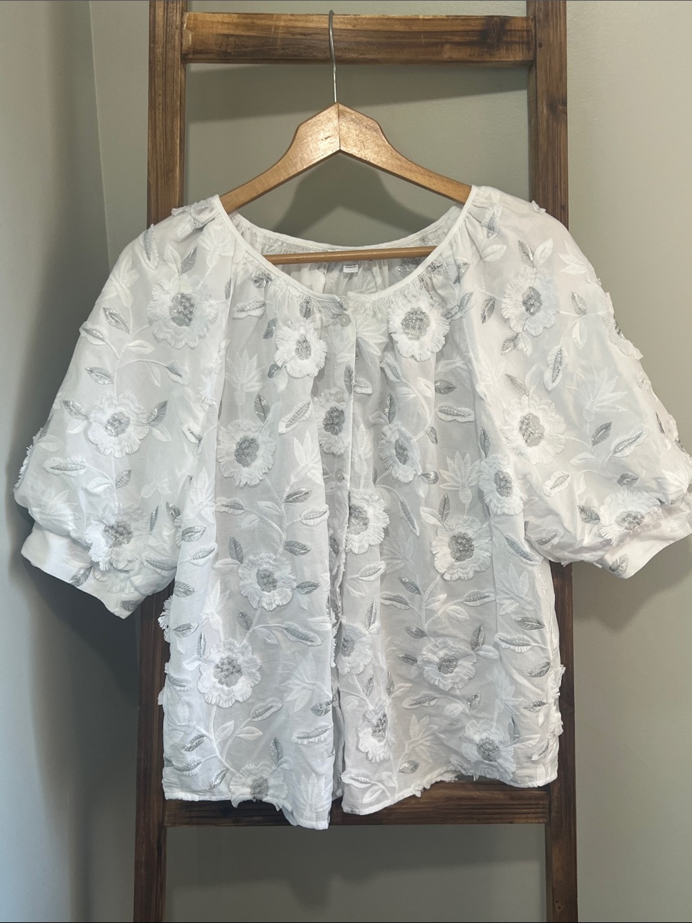 Chico’s White Floral Appliqué Top